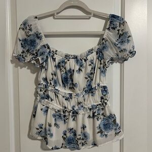 Blue and white floral, short-sleeve top, S.